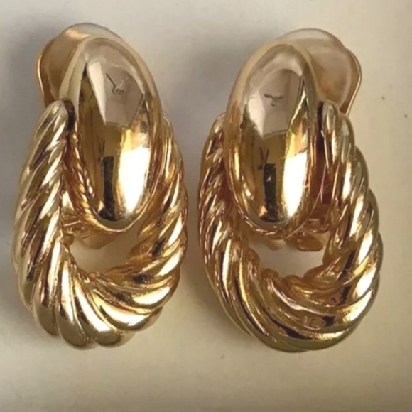 Burberry Vintage Clip on Earrings - Signed Luxury Authentic - Picture 2 of 4